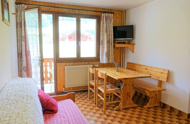 Cozy 30m² Apt for 4 at Planay Slopes avec Balcony, Parking & Heated Ski Room