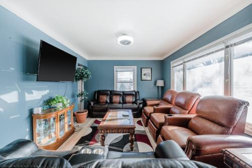 Cozy 3BR Home in Oakdale with BBQ & Private Patio!