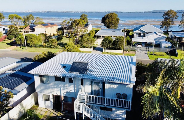 Cozy 3br house 100m to the lake