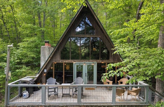 Cozy A-Frame Mountain Retreat in Wolf Laurel – Stunning Views & Adventure Awaits!
