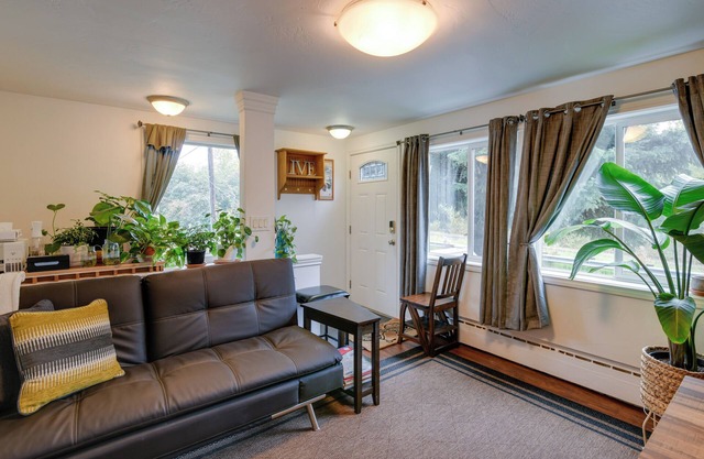 Cozy Anchorage Retreat < 4 Mi to Downtown!