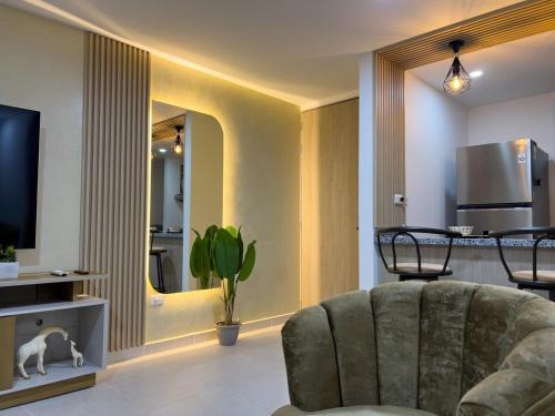 Cozy and close to the airport