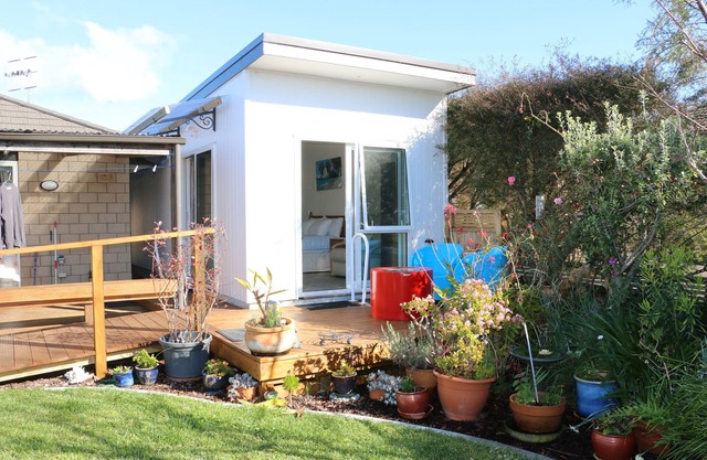 Cozy and Comfortable newly built Self-contained Cabin