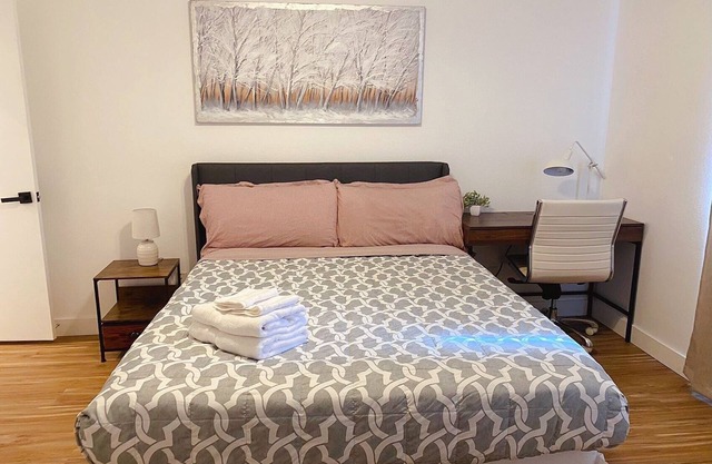 Cozy and convenient single bedroom, safe and close to everything