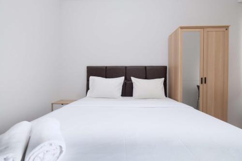 Cozy and Modern Look Studio Transpark Juanda Bekasi Timur Apartment By Travelio