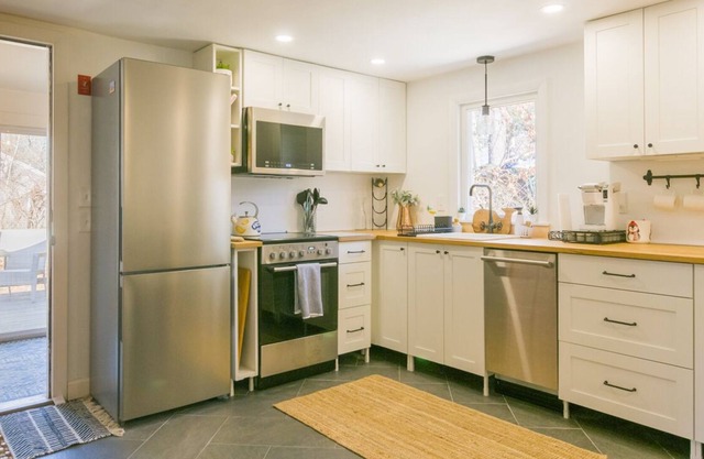 Cozy and renovated close to Sandwich Village