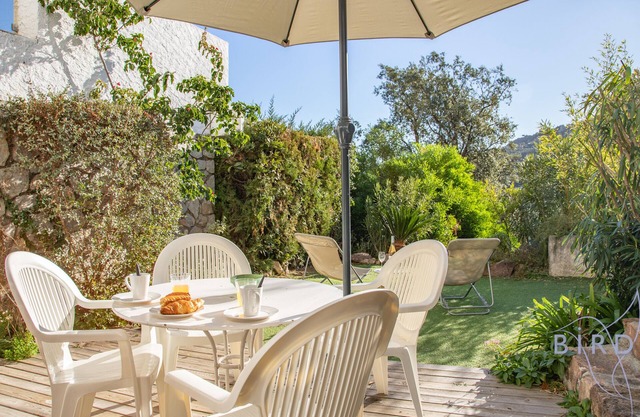 COZY APARTMENT, BEAUTIFUL DOMAIN, SWIMMING POOL, TENNIS AND SEA OVERVIEW