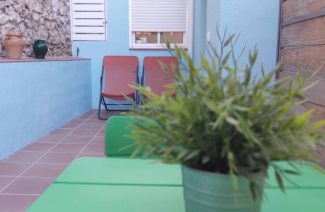 Cozy Apartment in Pedregalejo: 300m to Beach, Private Patio, Near Restaurants & Transport