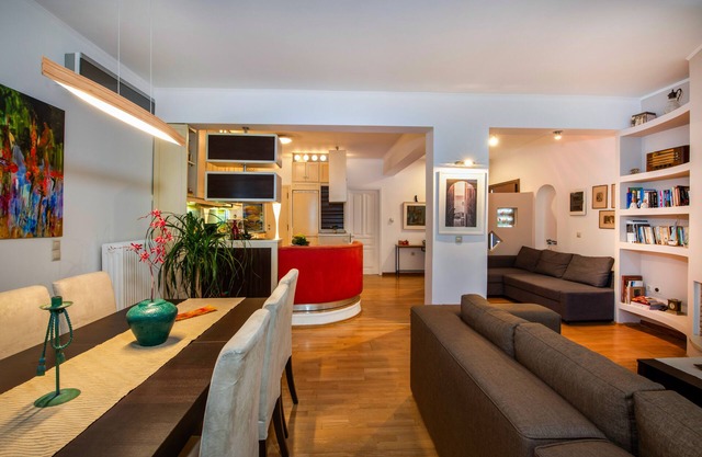 Cozy apartment with a large and beautiful garden suitable for relaxation.