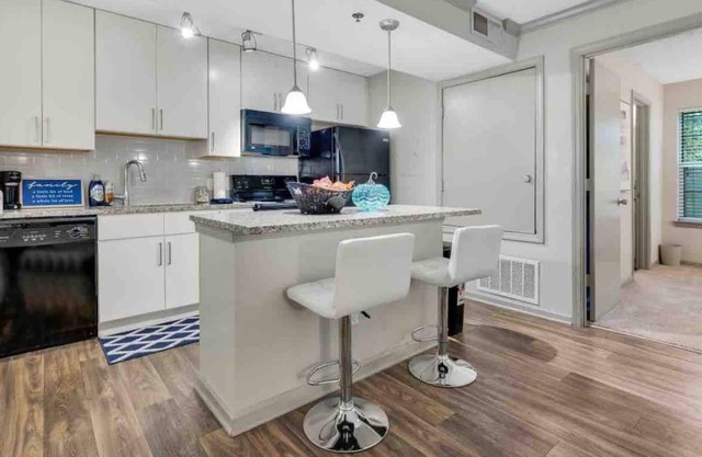 Cozy Apt in Buckhead Minutes From Lenox Mall