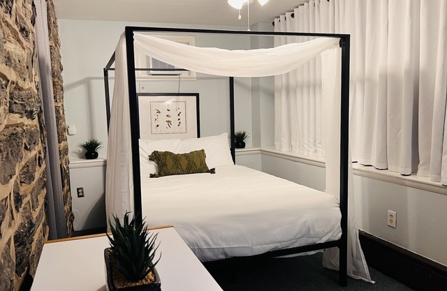 Cozy Apt in Philly Suburbs