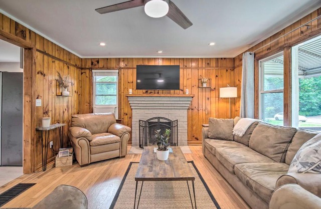 Cozy Arden Cottage, 2 Mi to Lake Julian Park!