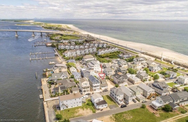 Cozy beach house with yard and parking