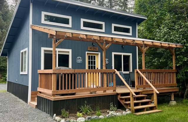 Cozy cabin built in 2020!
