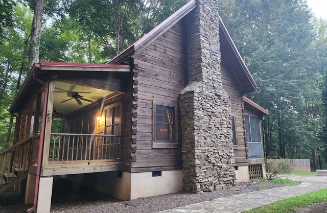 Cozy Cabin Creek Getaway