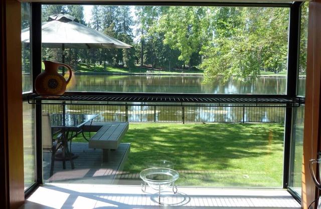 Cozy Cabin Directly on Mirror Pond - Deschutes River!
