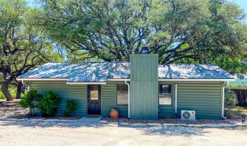 Cozy Cabin in Ingram, Texas for Romantic Weekends Away