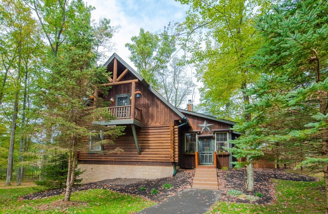 Cozy Cabin in Pines w/Soothing Hot Tub