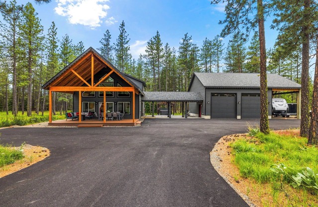 Cozy Cabin in the Pines | Hot Tub-Huge Game Room+ 3rd Nt Free Limited Avail