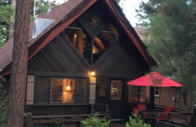 Cozy Cabin, Incline Village, Quiet Forest Setting, MAXIMUM 2 GUESTS