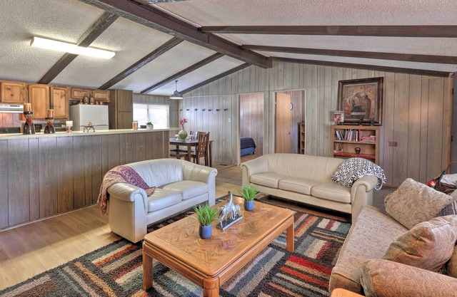 Cozy Cabin Retreat w/ On-Site Trail Access!
