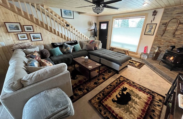 Cozy Cabin with Hot Tub in South Fork, CO - STR 1083