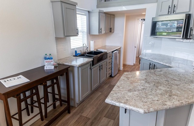 Cozy Cabin with Kitchenette - Cabin A - Cozy Cabin with Kitchenette - Sleeps 6