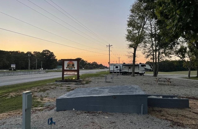 Cozy campground with WiFi near serene Natchez Trace Parkway