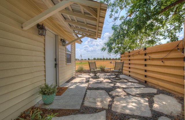 Cozy Casita! In Texas Famous 290 Winery Corridor!