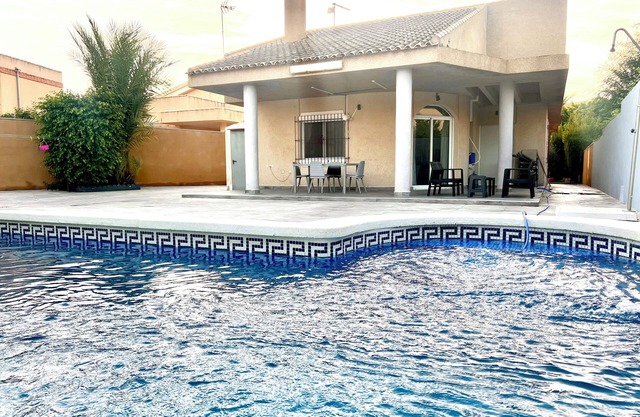 Cozy chalet at 100m. from the beach with private pool and barbecue in La Manga
