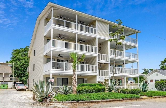 Cozy/Clean Ground Floor Surfside Beach Condo 1 Block walk to Beach Pet Friendly
