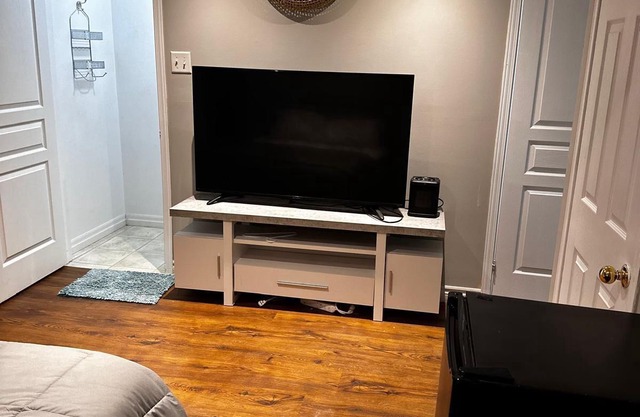 Cozy&Comfort Studio in the city of Kitchener- 6mins walk to Conestoga college