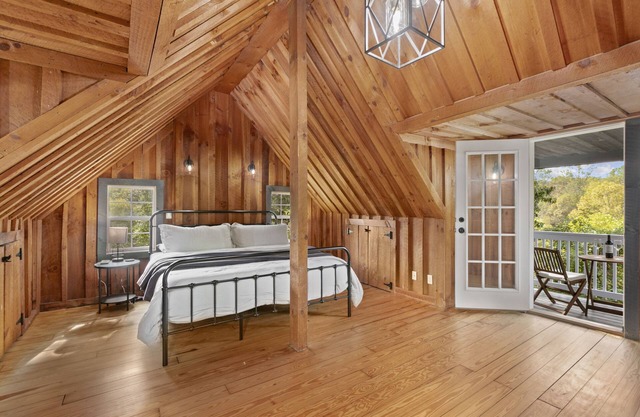 Cozy Cottage for Two - Asheville, NC