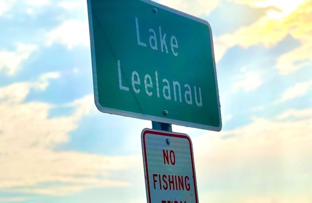 Cozy Cottage in Lake Leelanau PERFECT for couples/Leelanau County experience!