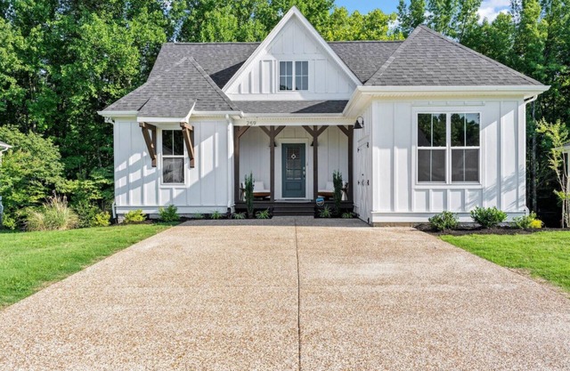 Cozy Cottage w/3king Beds,Tesla Charger, Marina Access