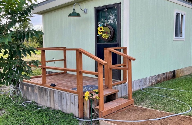 Cozy Cottage with Fire Pit, Deck and Stargazing Views