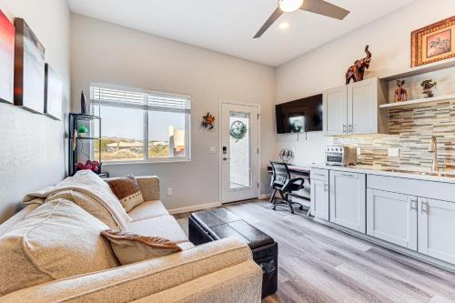 Cozy Couples Retreat with Views in Apache Junction
