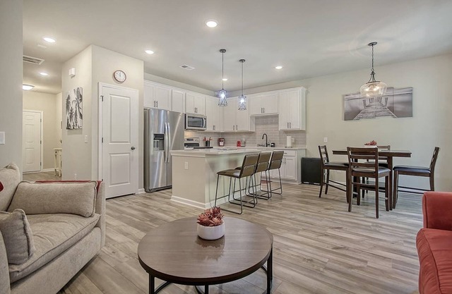 Cozy Cove 15 Min from Downtown