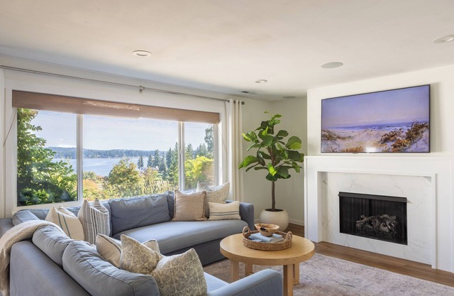Cozy Curated Poulsbo Waterview Haven