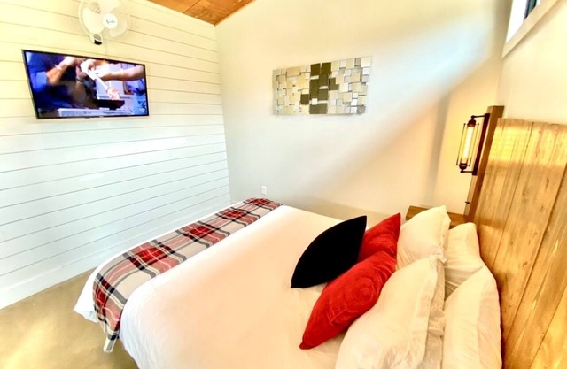 Cozy/Cute Tiny House close to wineries, wedding venues & outdoor fun