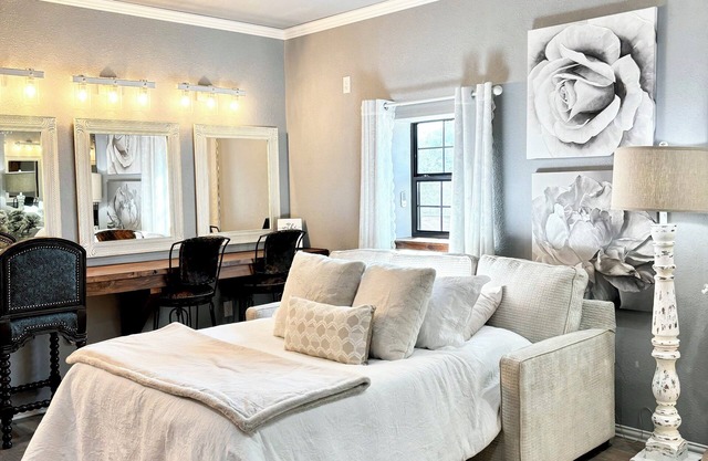 Cozy Darlin' Suite on the River