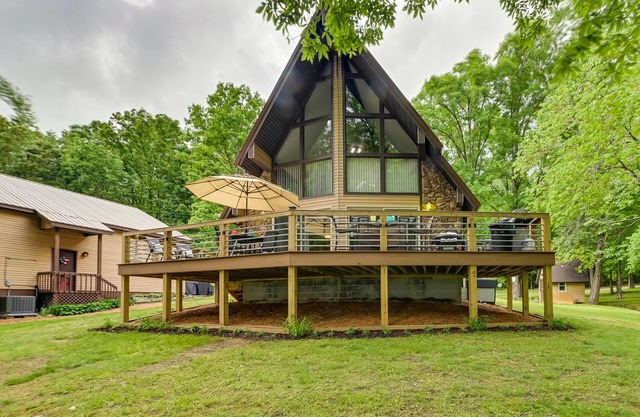 Cozy Dover Home w/Boat Dock, Fire Pit & Deck!
