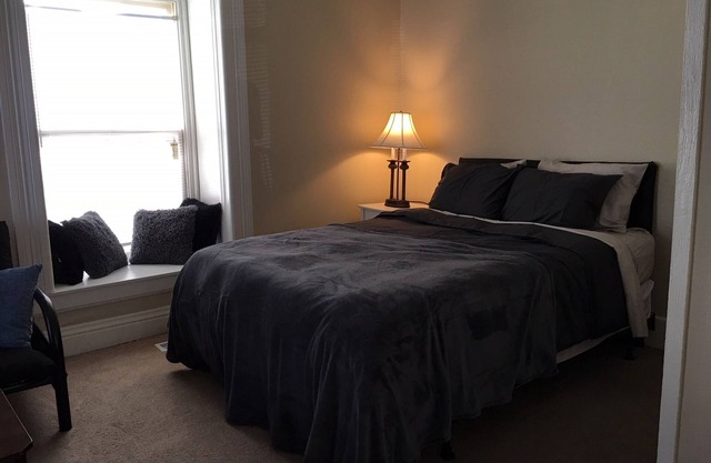 Cozy Downtown Apartment - Steps to UK and Downtown!