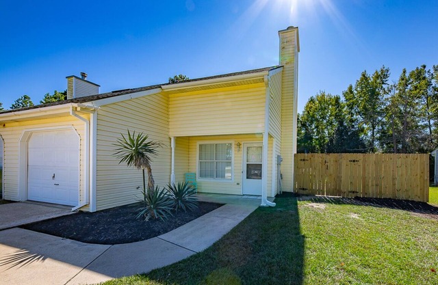 Cozy duplex. 30 minutes to beach or New Bern/5 minutes from MCAS Cherry Point.