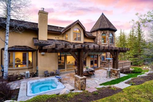 Cozy Edwards Retreat w Fireplace Near Ski Resort Osprey Nest by AvantStay