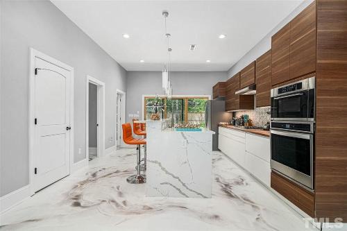 Cozy Escape in Downtown