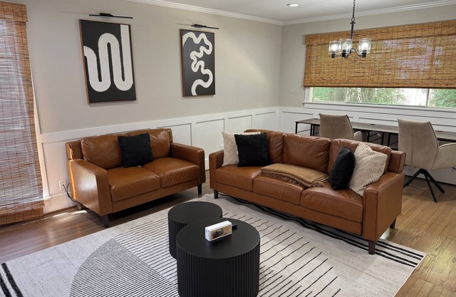 Cozy Family Friendly Oasis, Free Parking, Fast Wi-Fi & Self Check-in by Galleria