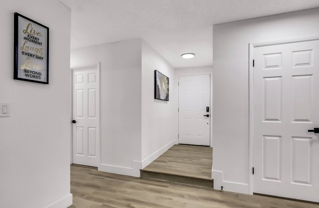Cozy Family Home w/ Game Room and Swimming Pool ! 10 Minutes away from the Strip
