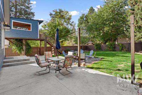 Cozy Farmhouse w Treehouse Fire Pit 1 Mile to Beach Close to Skiing Adventures 1226