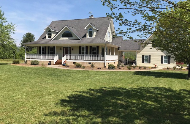 Cozy, Fully Furnished Mountain Retreat – Perfect for Nature Lovers!